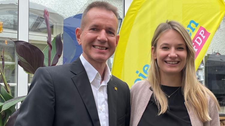 Dr. Claus Wunderlich und Jennifer Kaiser-Steiner (Bild: FDP München)