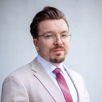 Dr. Christopher Schneider